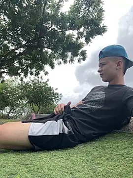 arevalo1124 online show from December 2025 05:22:02 PM