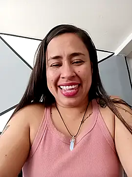 kamila lovee online show from October 2025 07:00:01 PM