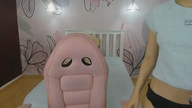 mia vanucci1 online show from March 2025 03:21:01 PM