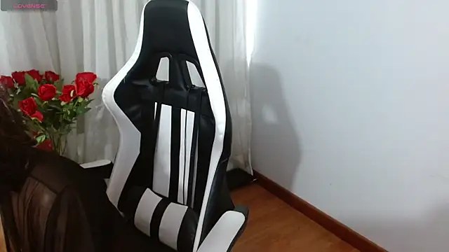 Lunasquirt1985 online show from April 2026 01:40:01 PM