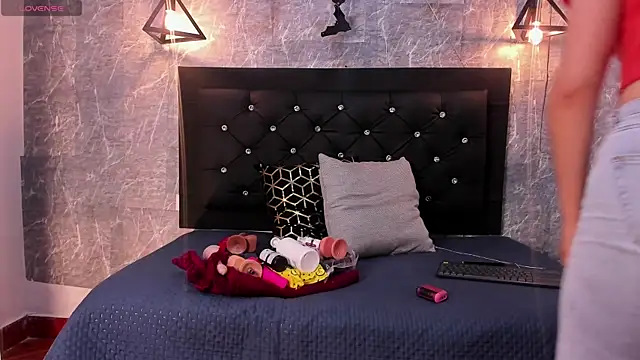 Snapshot of emberhodson chatting on November 2025 11:31:01 AM emberhodson online show from November 2025 11:31:01 AM