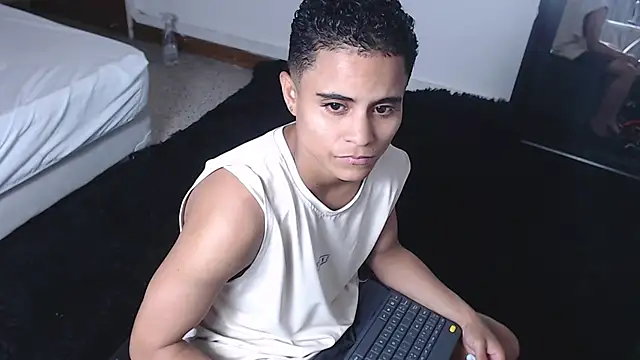 Liiamthompson online show from February 2025 05:15:02 PM