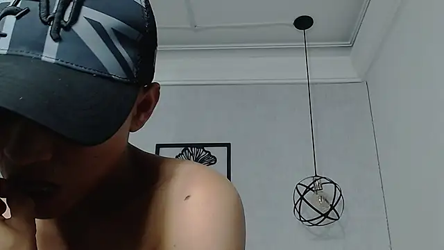 Liiamthompson online show from March 2025 03:16:02 PM