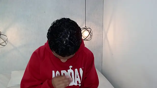 Liiamthompson online show from March 2025 11:17:02 AM