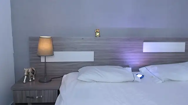 Liiamthompson online show from September 2025 09:25:02 AM