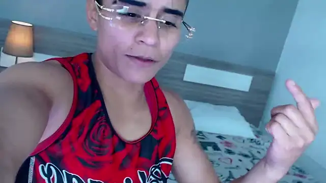 Liiamthompson online show from October 2025 11:23:01 PM