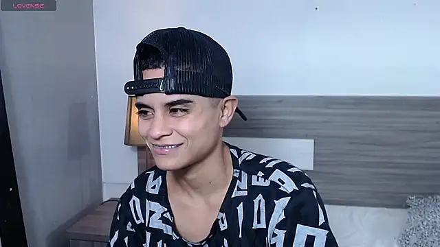 Liiamthompson online show from November 2025 09:45:01 AM