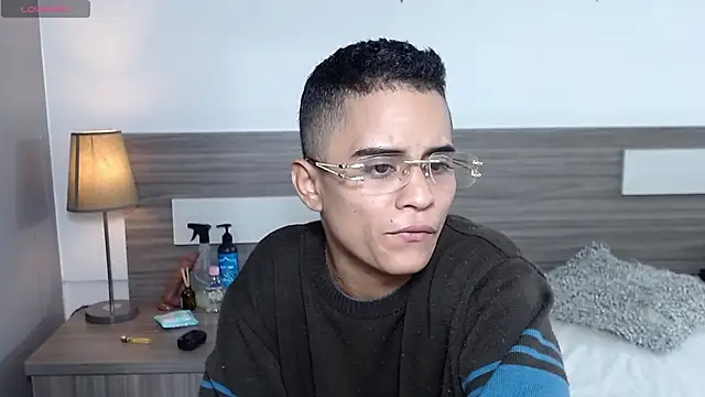 Liiamthompson online show from November 2025 09:57:01 AM