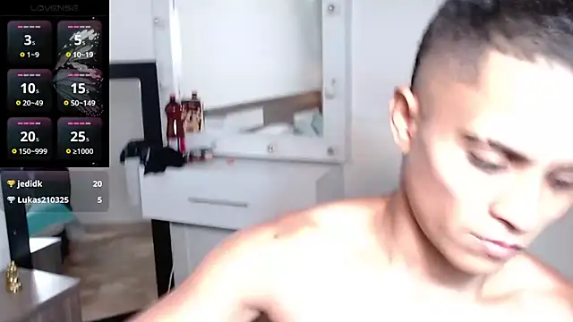 Liiamthompson online show from April 2026 09:59:01 PM