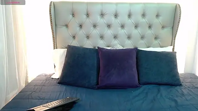 Liiamthompson online show from May 2026 08:43:02 PM