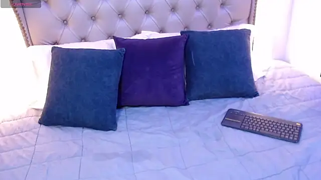 Liiamthompson online show from June 2026 06:10:02 PM