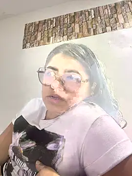 Snapshot of viccky_vick chatting on February 2025 06:26:01 PM viccky vick online show from February 2025 06:26:01 PM