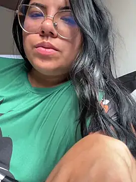 Snapshot of viccky_vick chatting on February 2025 01:55:01 PM viccky vick online show from February 2025 01:55:01 PM