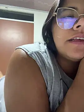 Snapshot of viccky_vick chatting on February 2025 01:19:02 AM viccky vick online show from February 2025 01:19:02 AM