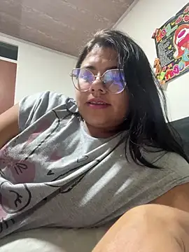 Snapshot of viccky_vick chatting on February 2025 04:33:02 AM viccky vick online show from February 2025 04:33:02 AM