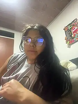 Snapshot of viccky_vick chatting on March 2025 03:29:02 AM viccky vick online show from March 2025 03:29:02 AM