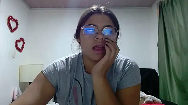 Snapshot of viccky_vick chatting on October 2025 03:46:02 AM viccky vick online show from October 2025 03:46:02 AM