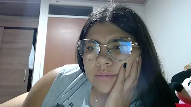 Snapshot of viccky_vick chatting on October 2025 03:39:02 AM viccky vick online show from October 2025 03:39:02 AM