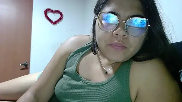 Snapshot of viccky_vick chatting on October 2025 02:33:01 AM viccky vick online show from October 2025 02:33:01 AM