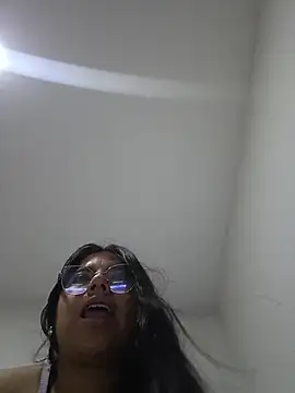 Snapshot of viccky_vick chatting on November 2025 05:02:01 PM viccky vick online show from November 2025 05:02:01 PM