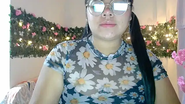 Snapshot of viccky_vick chatting on November 2025 01:27:02 AM viccky vick online show from November 2025 01:27:02 AM