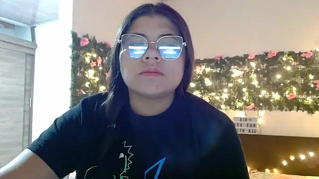 Snapshot of viccky_vick chatting on November 2025 10:43:01 PM viccky vick online show from November 2025 10:43:01 PM