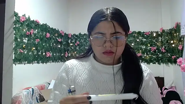 Snapshot of viccky_vick chatting on November 2025 01:38:01 AM viccky vick online show from November 2025 01:38:01 AM