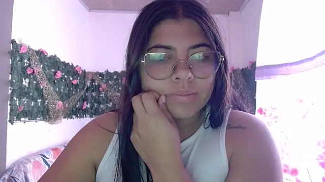 Snapshot of viccky_vick chatting on December 2025 04:44:01 PM viccky vick online show from December 2025 04:44:01 PM