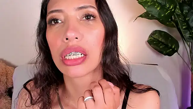 Miss veronicaa2 online show from May 2026 01:17:02 PM