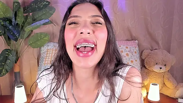 Snapshot of Miss_veronicaa2 chatting on July 2026 01:47:02 PM Miss veronicaa2 online show from July 2026 01:47:02 PM