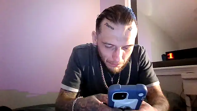 cruz815 online show from April 2026 11:24:02 PM