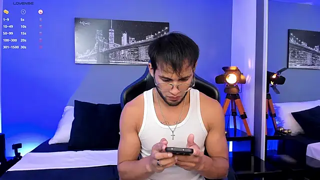 Max Conor1 online show from May 2026 11:05:02 AM