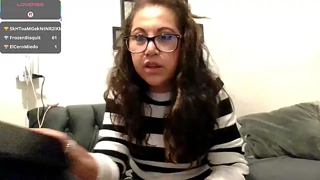 MirandaLatinaLovely online show from November 2025 04:21:02 PM