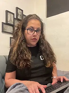 MirandaLatinaLovely online show from December 2025 03:37:02 AM