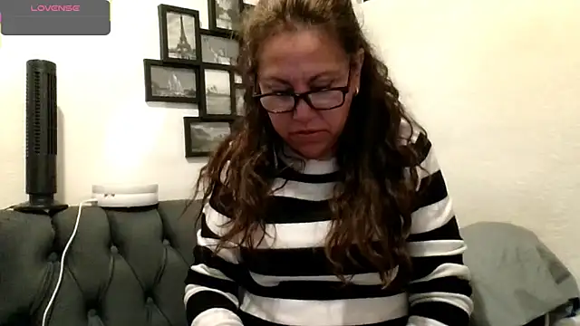 MirandaLatinaLovely online show from March 2026 06:00:01 PM