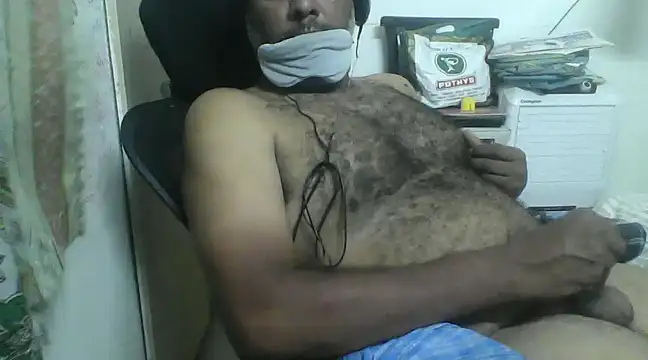 Snapshot of awesomeroc123 chatting on February 2025 05:37:02 PM awesomeroc123 online show from February 2025 05:37:02 PM