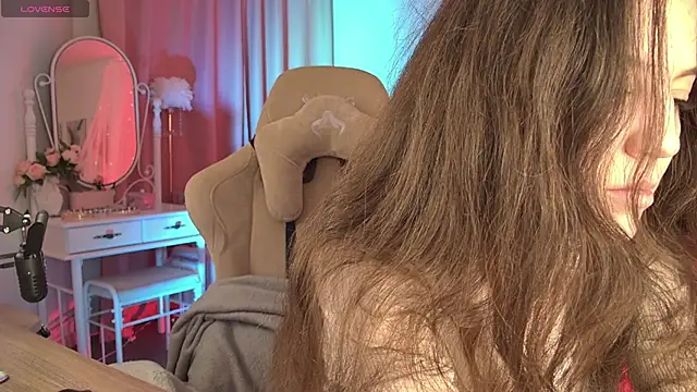 Snapshot of MilaStoyne chatting on November 2025 06:59:01 AM MilaStoyne online show from November 2025 06:59:01 AM