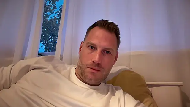 Christian87xxx online show from October 2025 04:49:01 PM