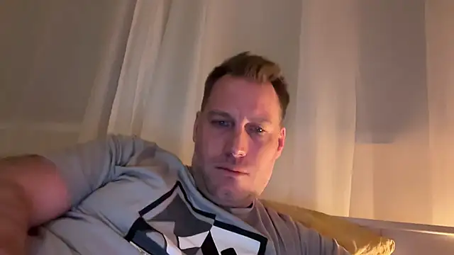 Christian87xxx online show from December 2025 11:43:01 PM