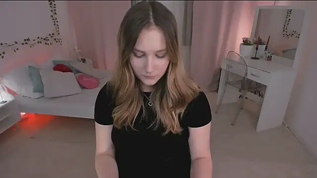 Snapshot of MaryWaddell chatting on February 2025 01:59:01 PM MaryWaddell online show from February 2025 01:59:01 PM