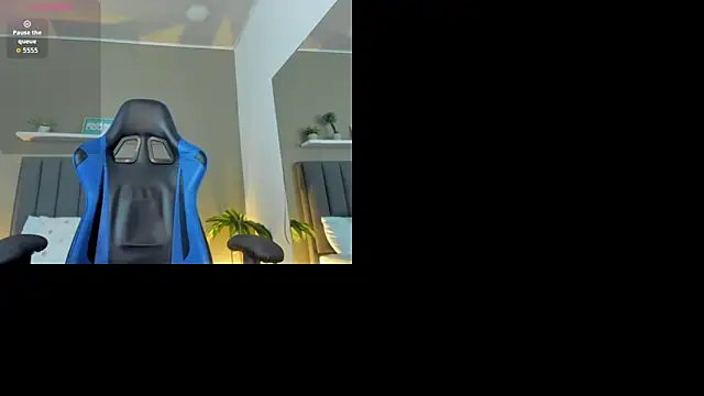 alessia leroy online show from March 2026 08:25:01 PM