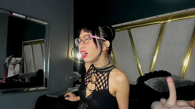 Snapshot of Mara_Gonzalez chatting on December 2025 01:39:01 PM Mara Gonzalez online show from December 2025 01:39:01 PM