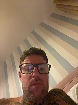 Jamesdeanmcqueen online show from November 2025 09:47:01 PM