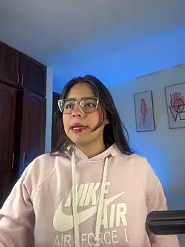 Snapshot of megan_cl chatting on November 2025 04:33:02 AM megan cl online show from November 2025 04:33:02 AM