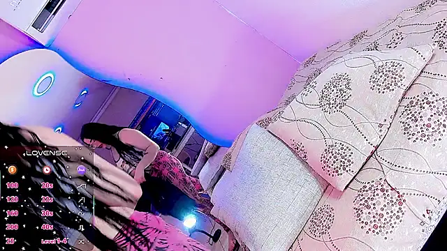 Dalis Hills online show from April 2026 04:45:02 AM