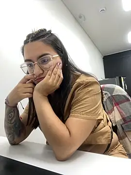 Emma Giraldo online show from October 2025 03:10:02 PM