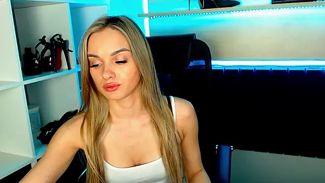 EvaBalmer online show from March 2025 09:43:01 PM