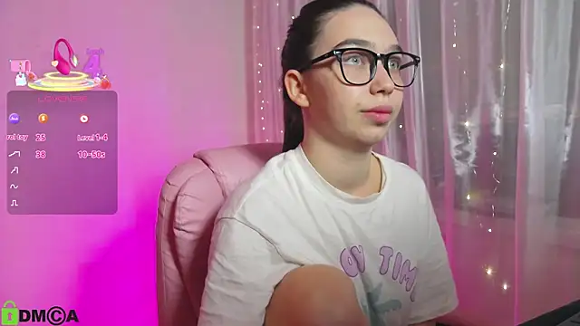 Snapshot of Arianahot777 chatting on September 2025 02:22:02 AM Arianahot777 online show from September 2025 02:22:02 AM