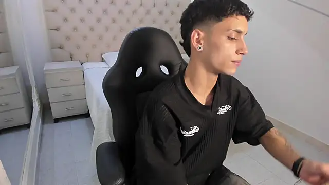 JhoanLeandro online show from January 2026 05:23:02 AM