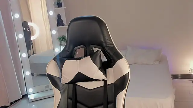 leahaltomm online show from March 2025 06:18:01 PM